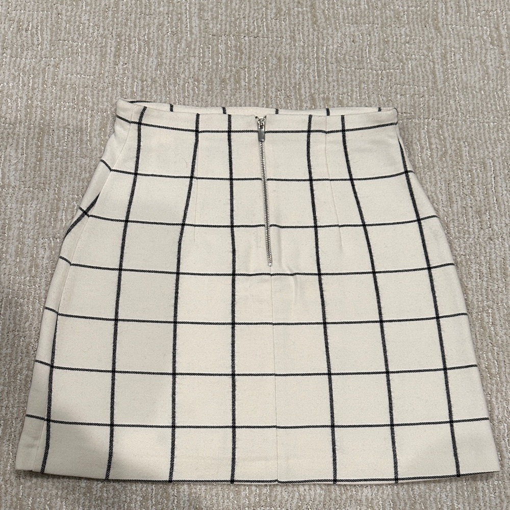 H&M Cream and Black Plaid Skirt - Picture 3 of 4